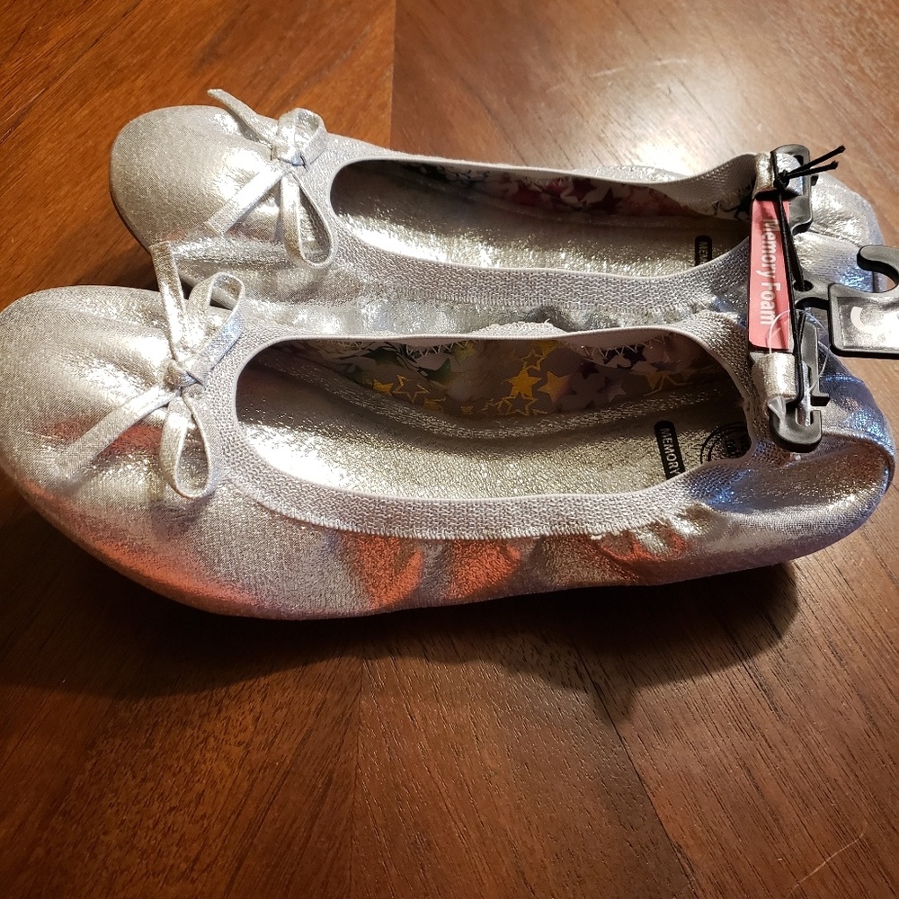 Wonder nation memory foam size 3 slippers